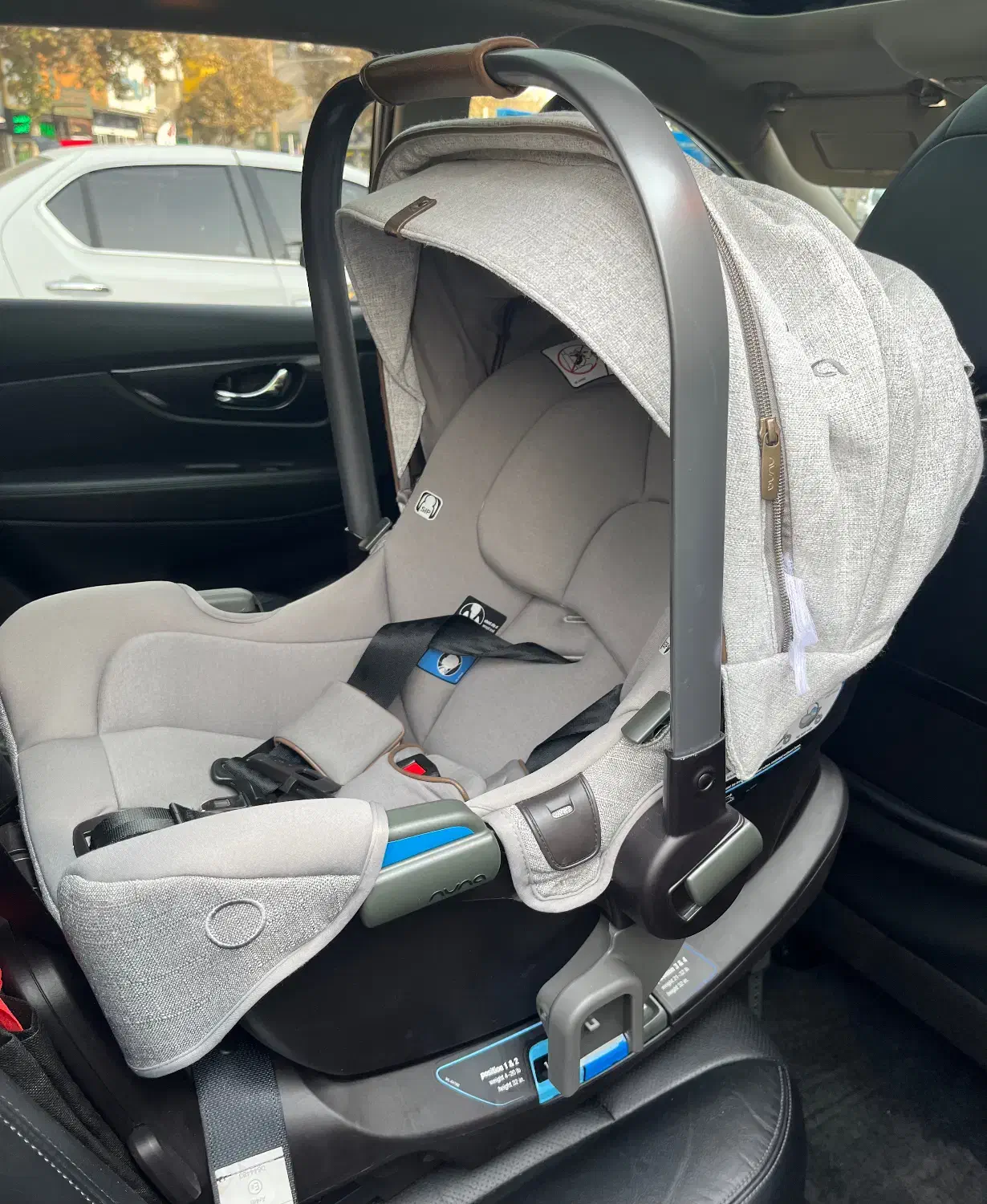 کریر نونا پیپا آر ایکس همراه بیس اصلی ایزوفیکس دار|کالسکه و لوازم جانبی|تهران, یوسف‌آباد|دیوار