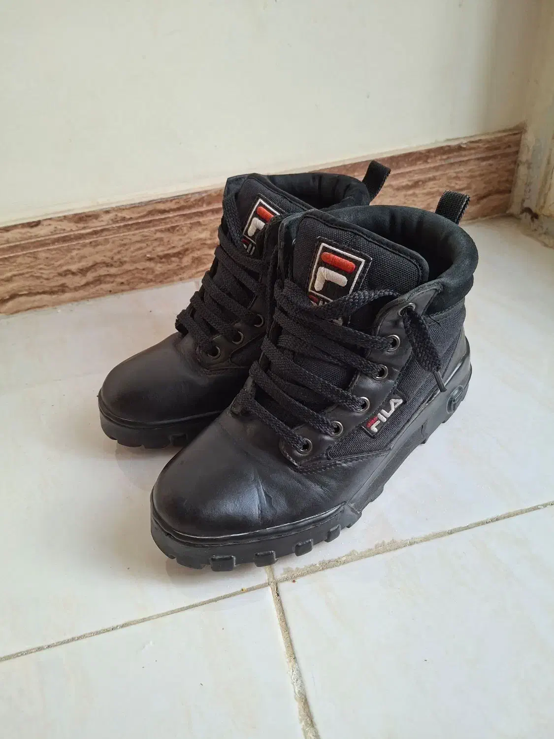 پوتین مارک فیلا اصل|کیف، کفش، کمربند|مشکیندشت, |دیوار