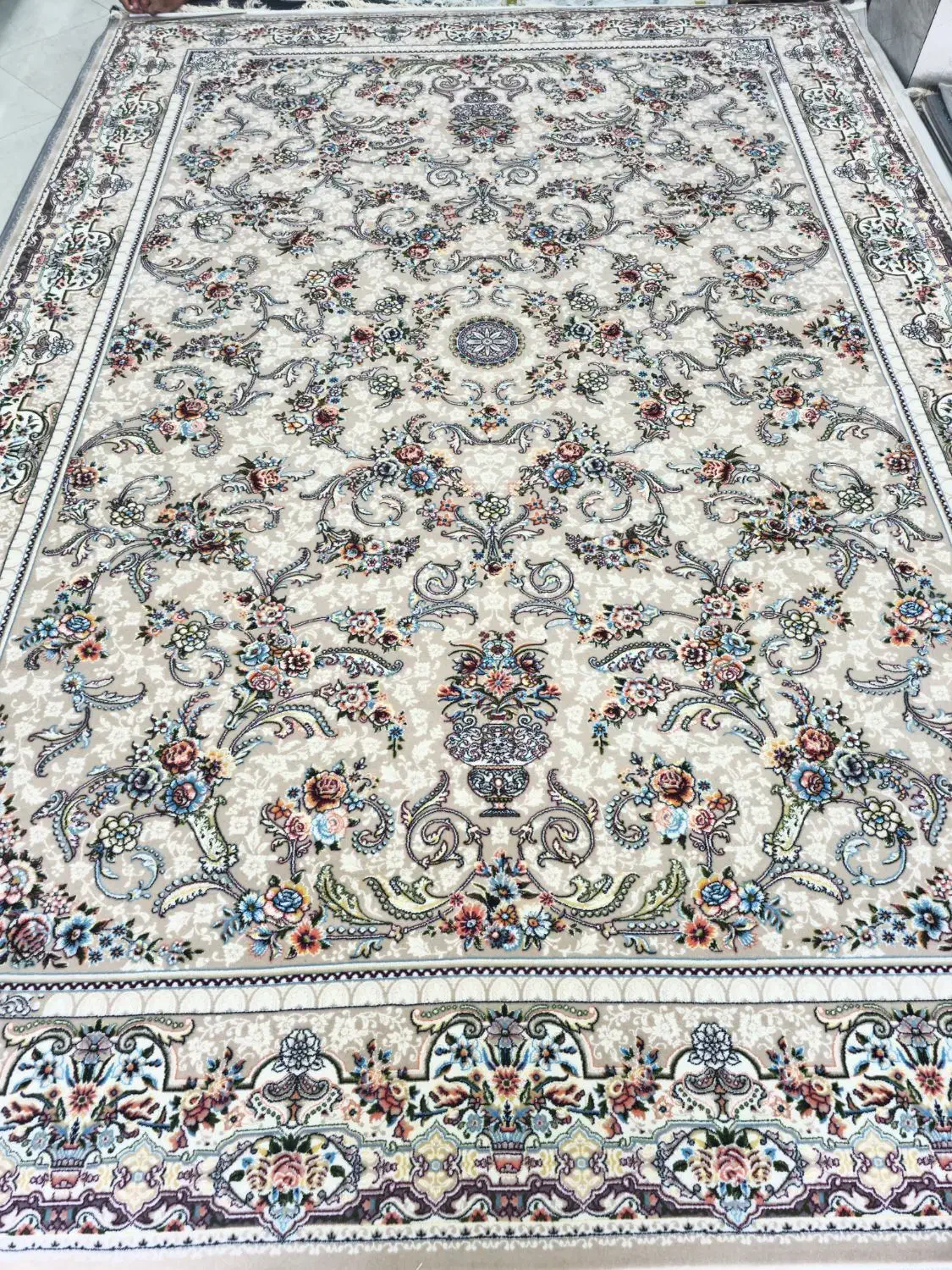 حراج بزرگ فرش اقتصادی وتمام نخ ۱۲۰۰و۷۰۰شانه|فرش|پاکدشت, پاکدشت (مامازند)|دیوار