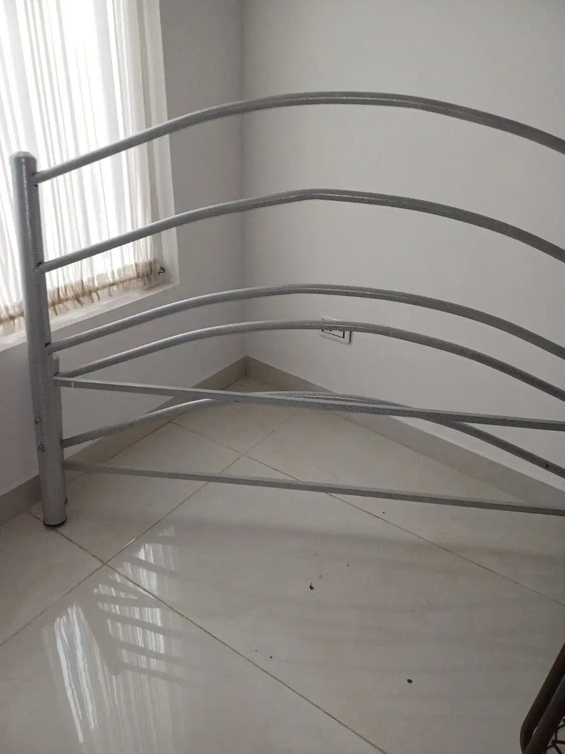 یک عدد تخت فرفوژه دونفره|تخت و سرویس خواب|سیاهکل, |دیوار