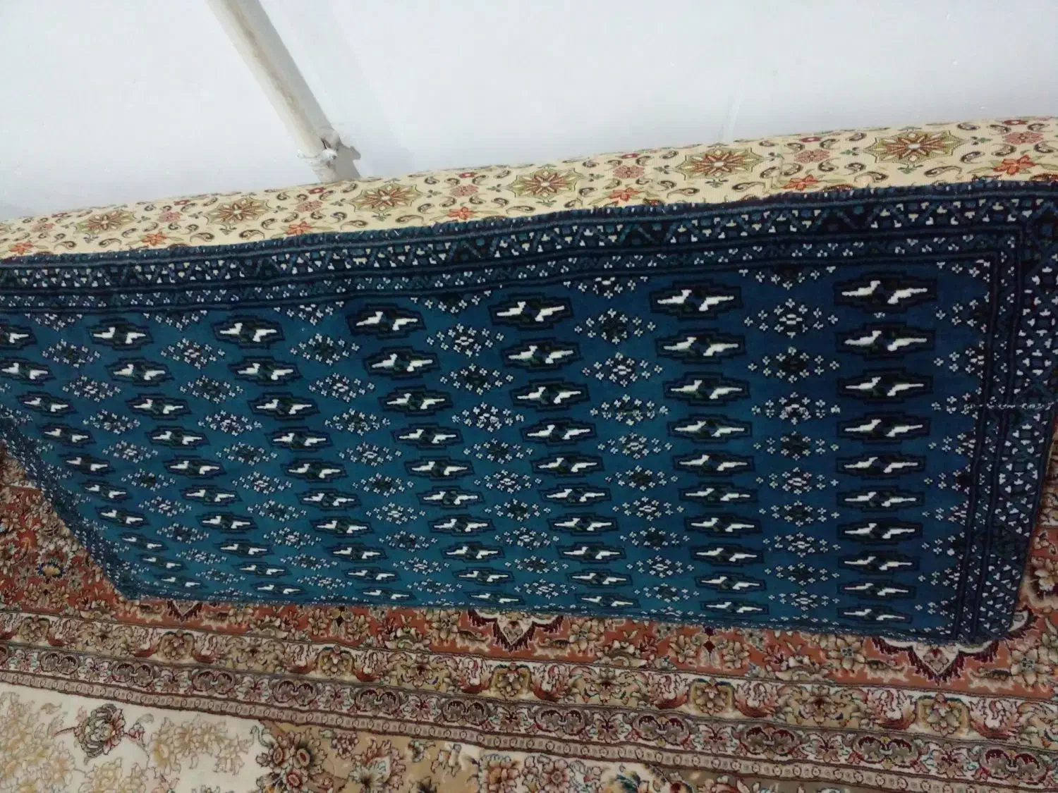 یک جفت پشتی درحد نو|پشتی|بهار, |دیوار