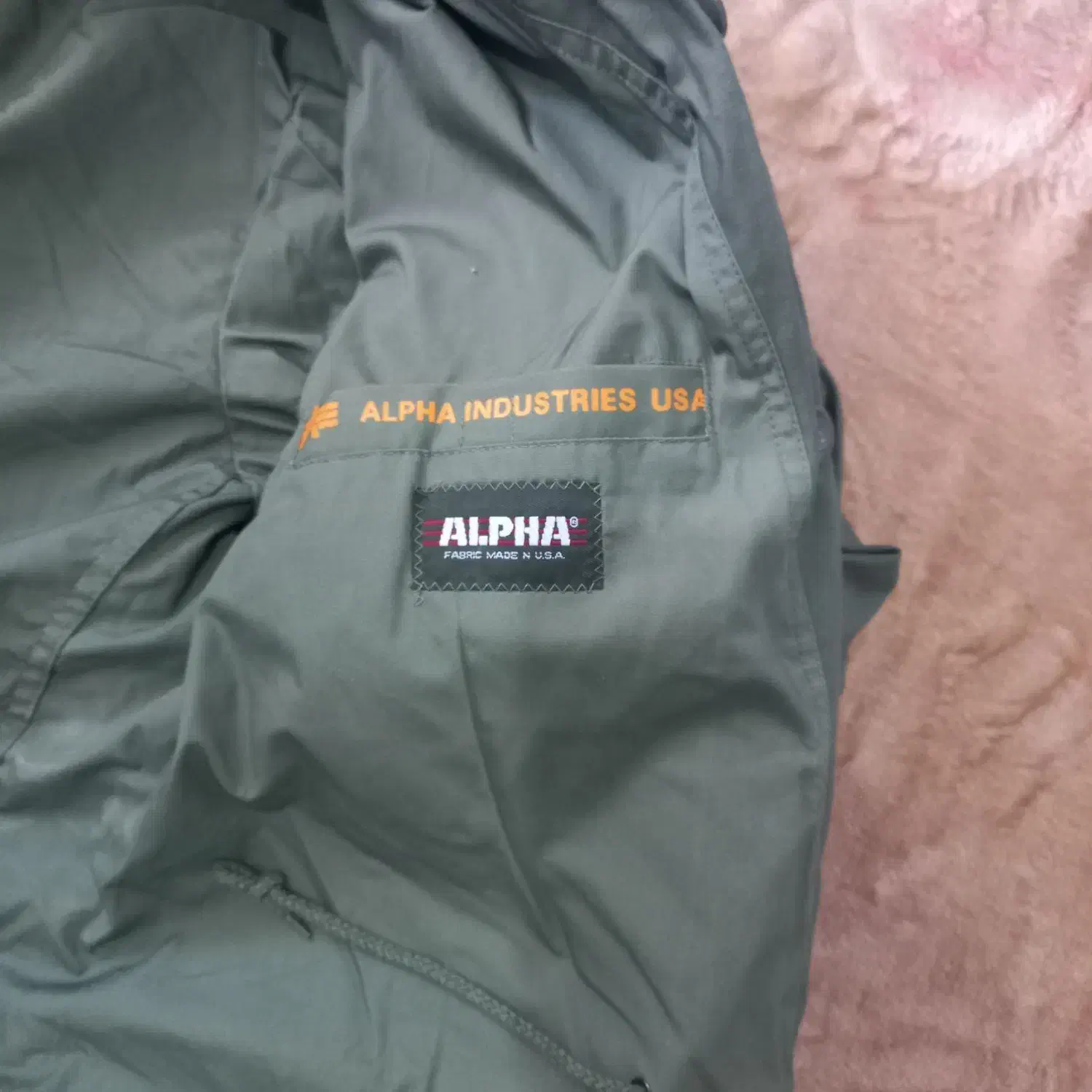 کاپشن آلفا|لباس|تهران, دهکده المپیک|دیوار