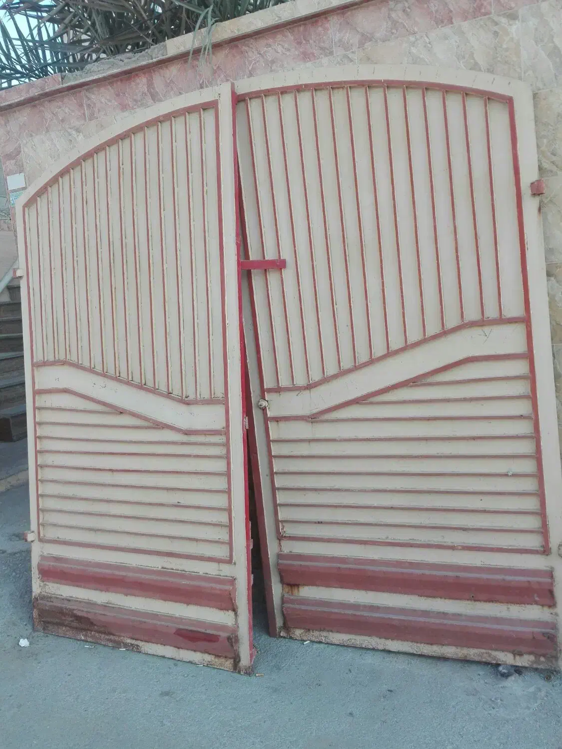 در حیاط تمیز وسنگین|مصالح و تجهیزات ساختمان|چغادک, |دیوار