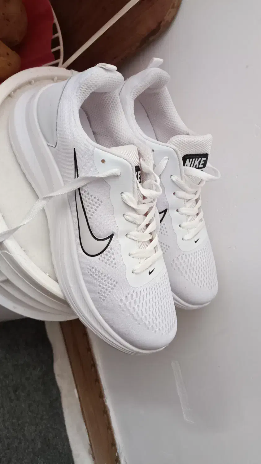 کتونی نایک شماره پا ۴۳|کیف، کفش، کمربند|لاهیجان, شیشه گران|دیوار