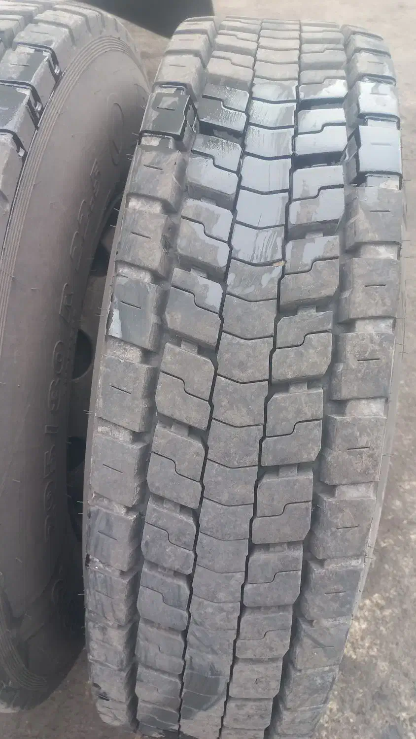 یک جفت لاستیک ۲۹۵ گل جلو|قطعات یدکی و لوازم جانبی|هشتگرد, ینگی امام|دیوار