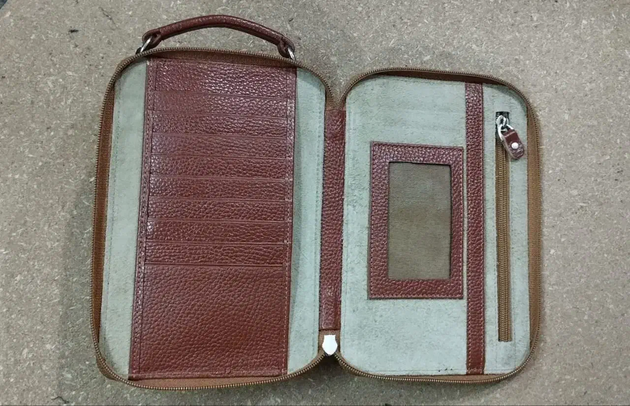 چند نیروی خانم جهت کار در تولیدی کیف چرم نیازمندیم|استخدام صنعتی، فنی، مهندسی|اردبیل, |دیوار