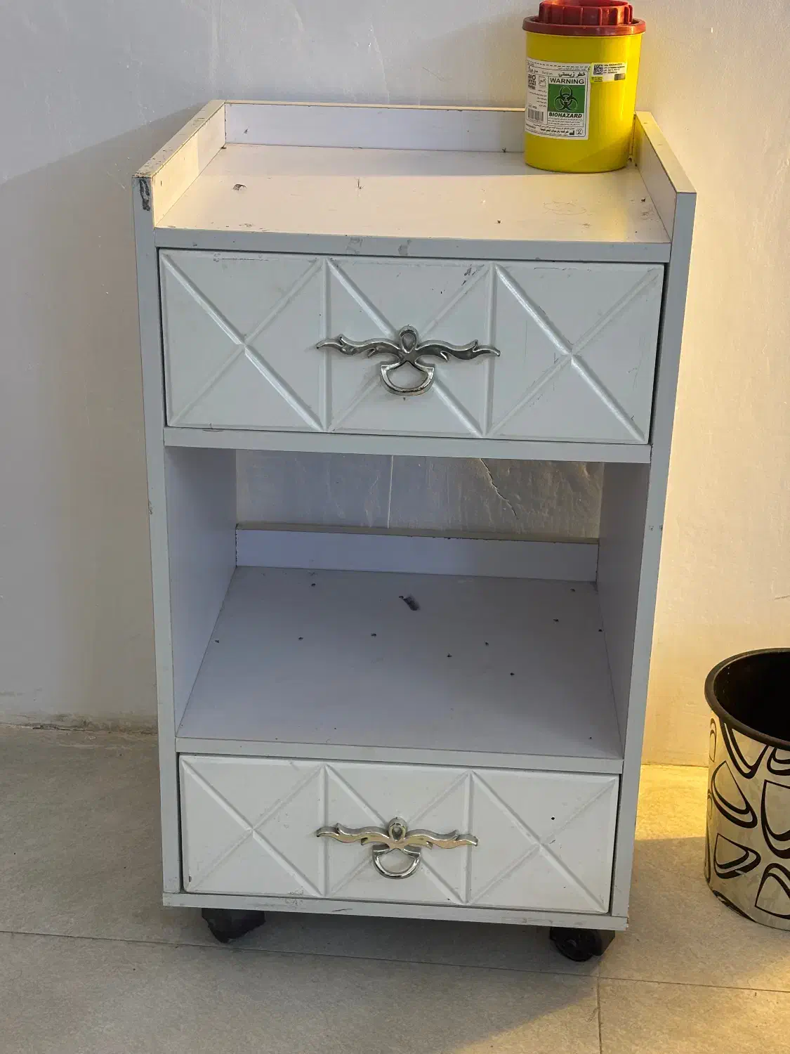 صندلی پدیکور پارتیشن ترولی|آرایشگاه و سالنهای زیبایی|رودهن, |دیوار