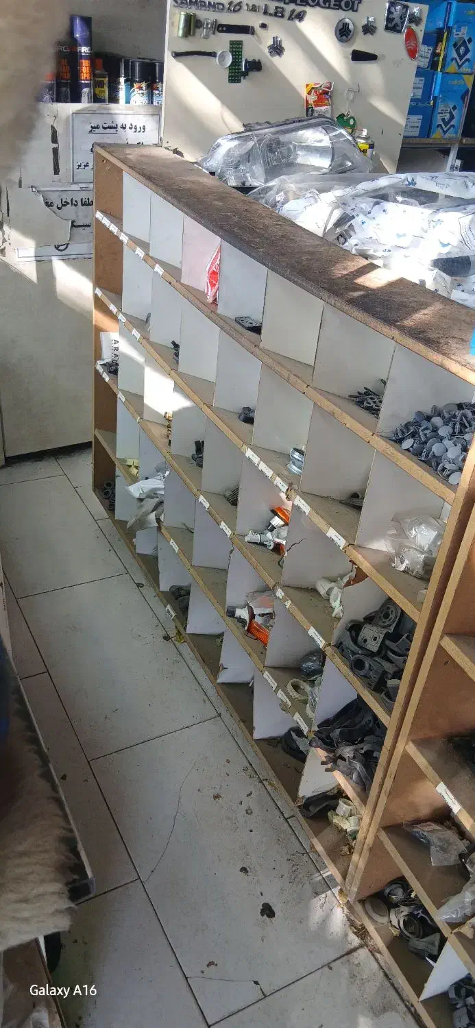 قفسه چوبی مخصوص لوازم یدکی کشویی|فروشگاه و مغازه|باسمنج, |دیوار