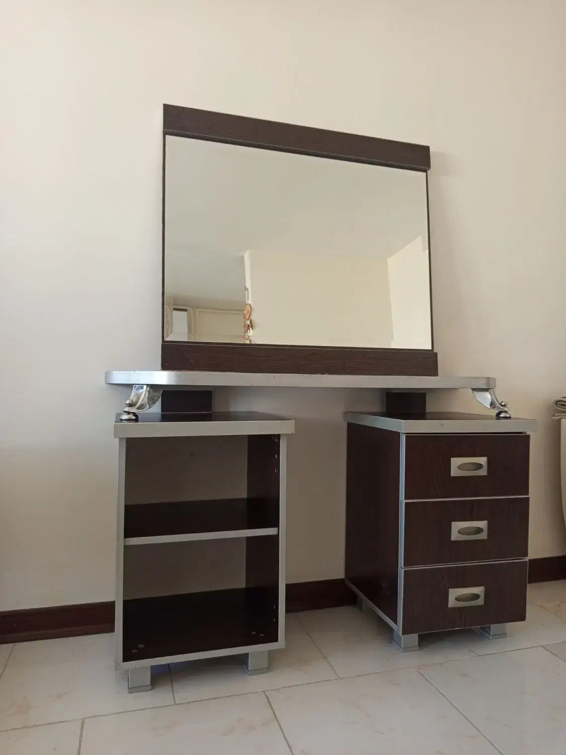 میز کنسول و اینه|بوفه، ویترین، کنسول|پردیس, فاز ۱۱|دیوار