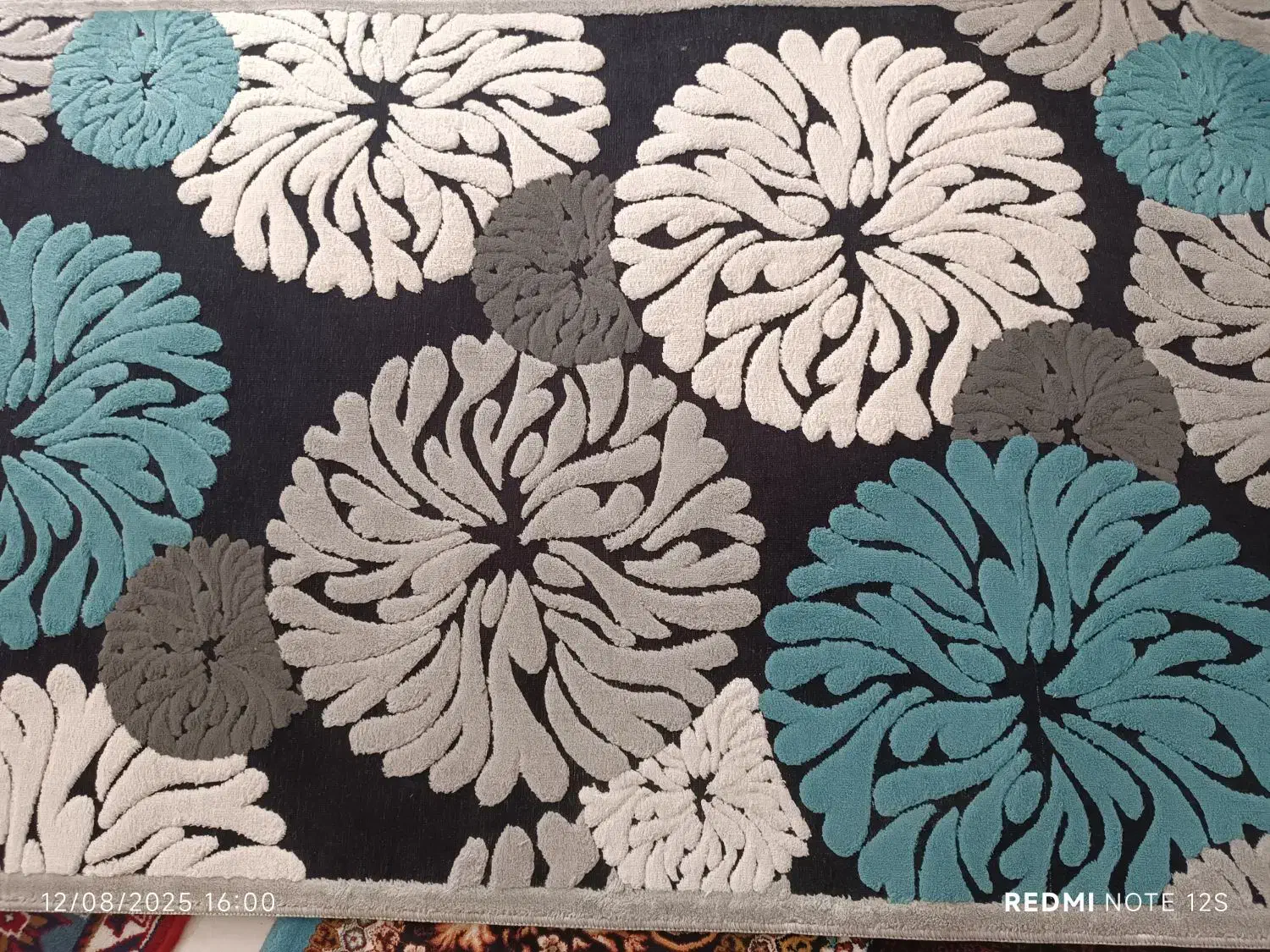 فرش فانتزی 1 و نیم و 4 متری|فرش|رشت, معلولین|دیوار