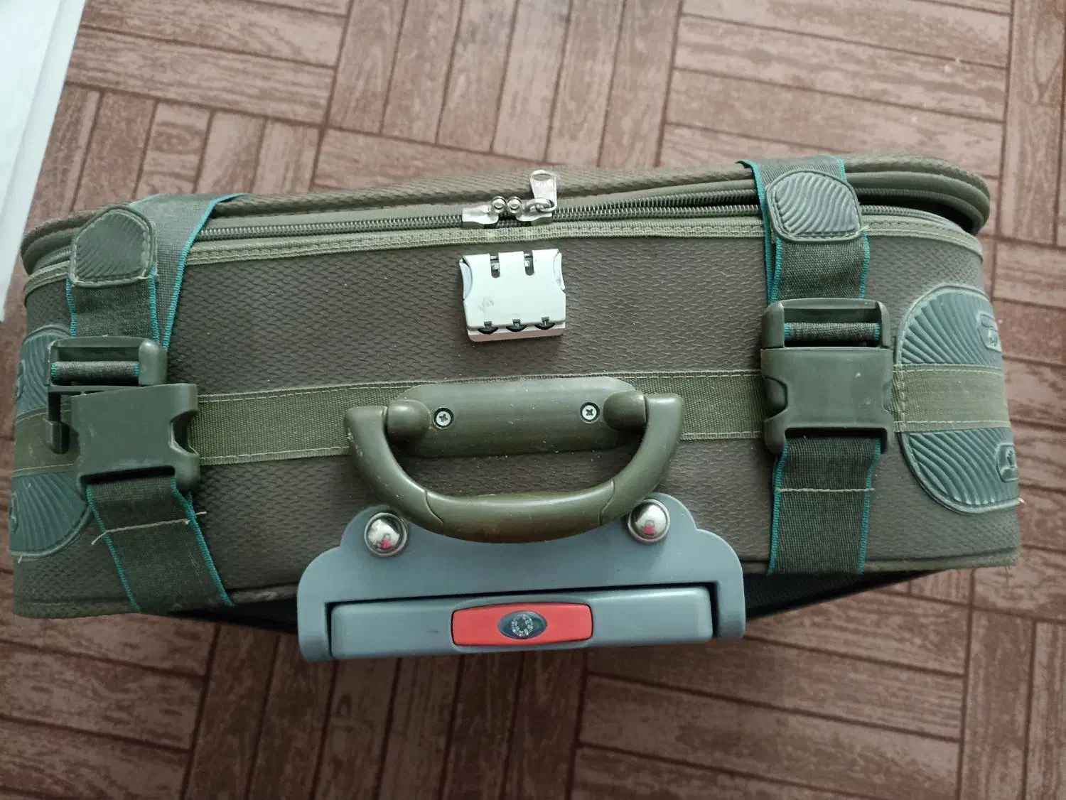 چمدان|کیف، کفش، کمربند|سمنان, |دیوار