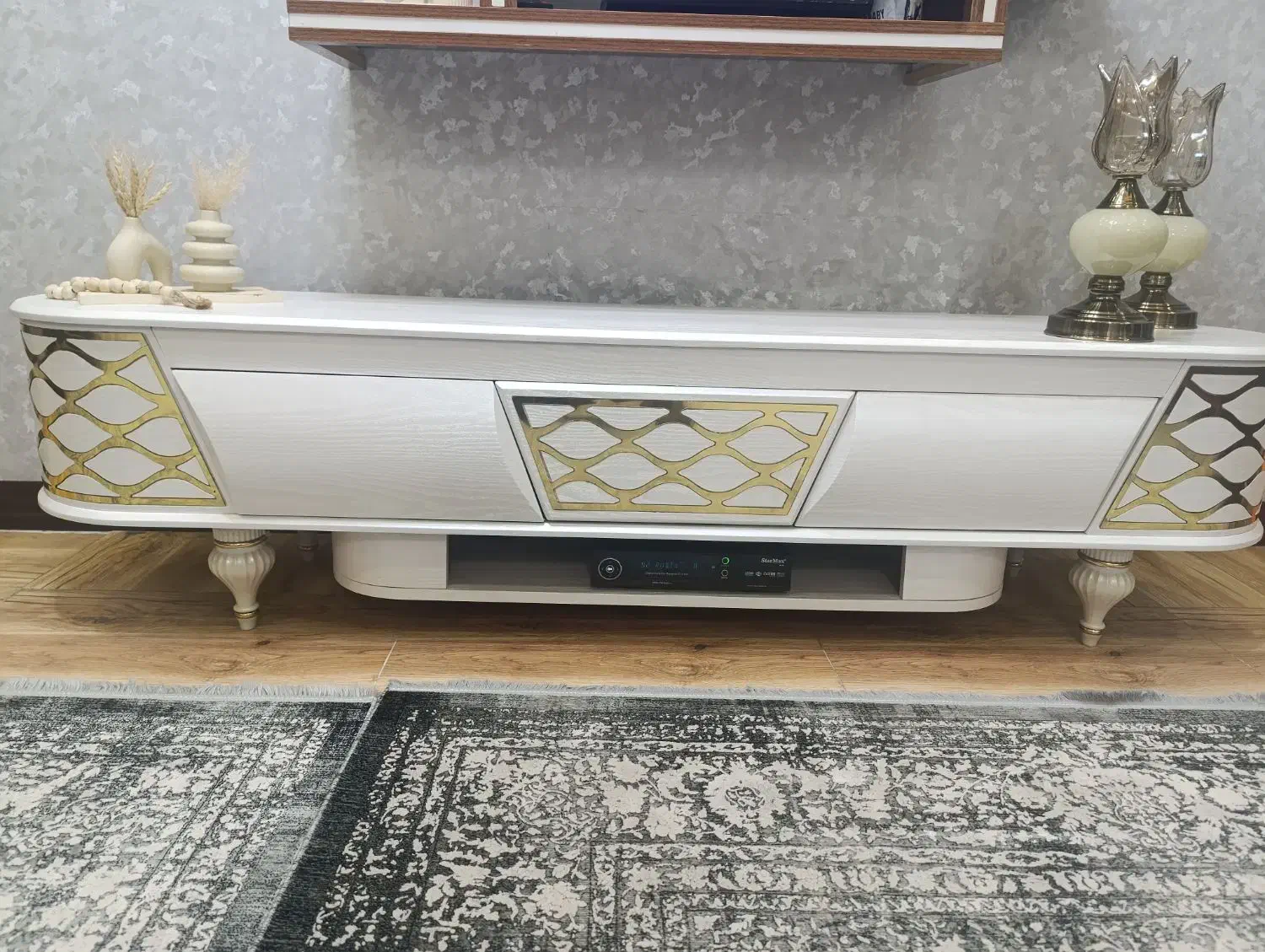 کنسول و تی وی|بوفه، ویترین، کنسول|چهارباغ, |دیوار