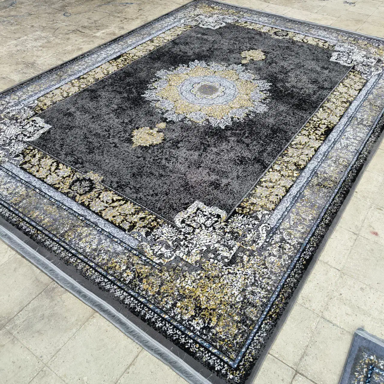 تعویض فرش کهنه شما. با فرش نو انبار خورشید|فرش|خرمآباد, |دیوار