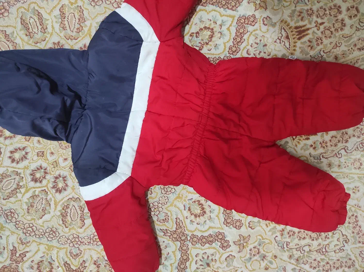 کاپشن سر همی|کفش و لباس بچه|ری, علایین|دیوار