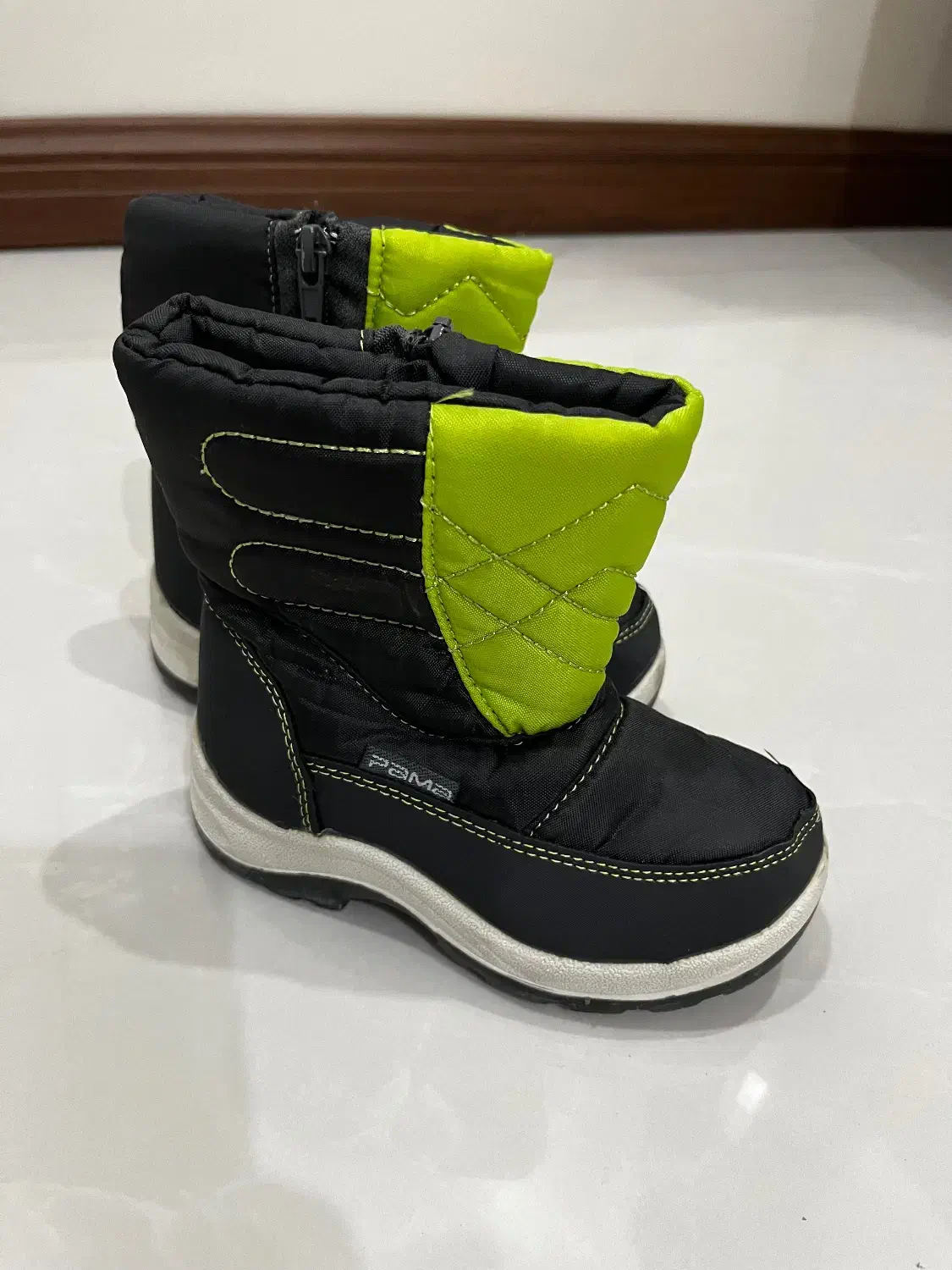 بوت بچه گانه اسپرت|کفش و لباس بچه|اندیشه, اندیشه فاز ۴|دیوار