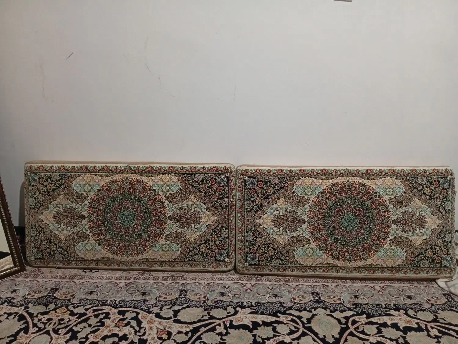 ۲عدد پشتی در حد آکبندو ۱آینه کاملا سالم|پشتی|کرمانشاه, |دیوار