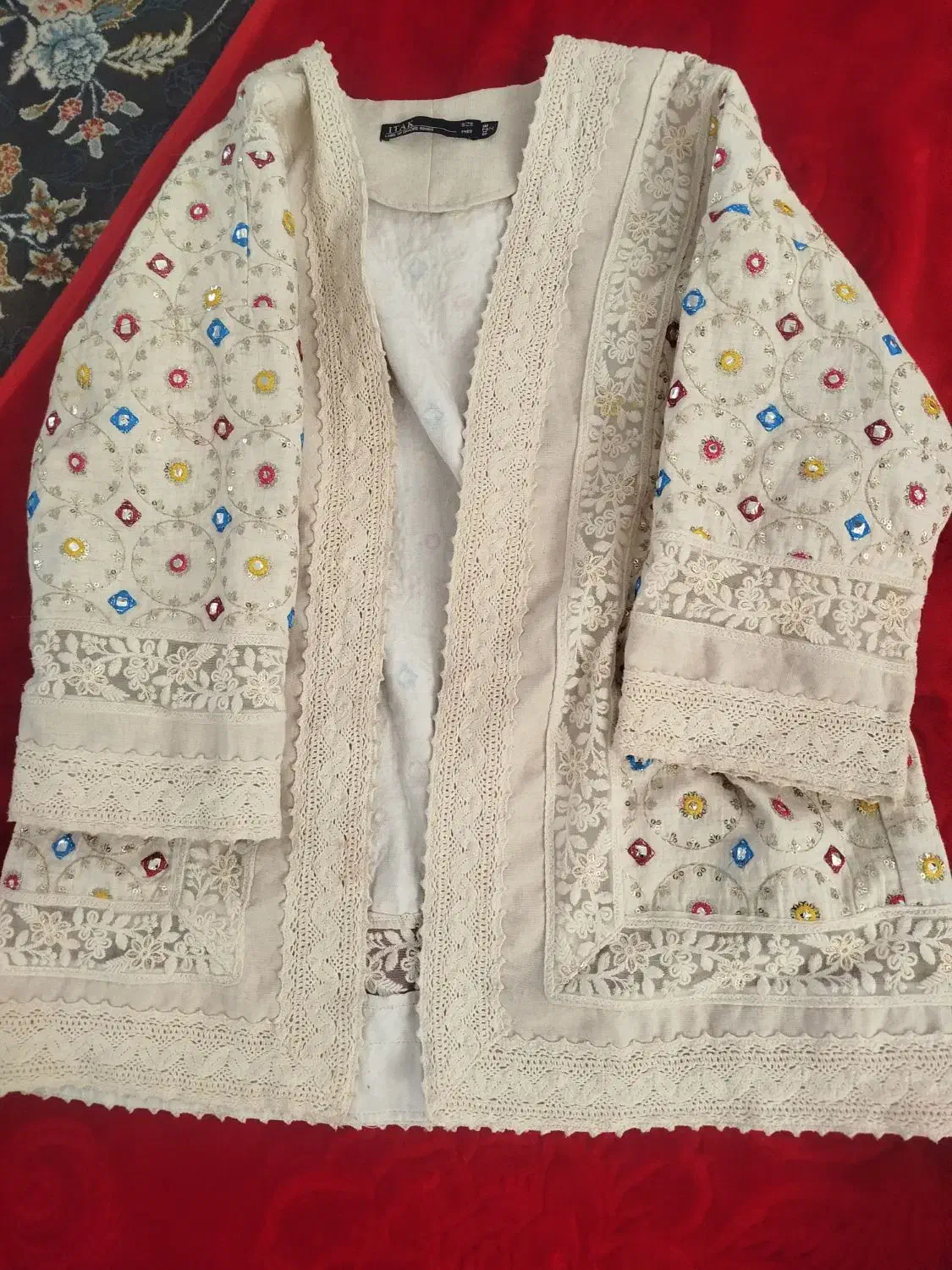 لباس‌|لباس|شال, |دیوار