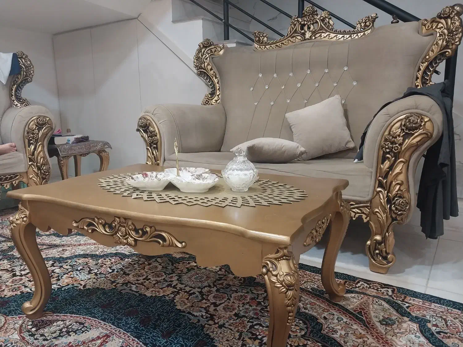 مبل سلطنتی راحتی هفت نفره ب همراه جلو مبلی|مبلمان خانگی و میز عسلی|گنبد کاووس, |دیوار