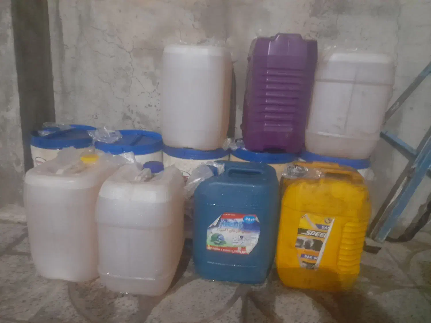 بیست لیتری|ظروف نگهدارنده، پلاستیکی، یک‌بارمصرف|ایلام, |دیوار