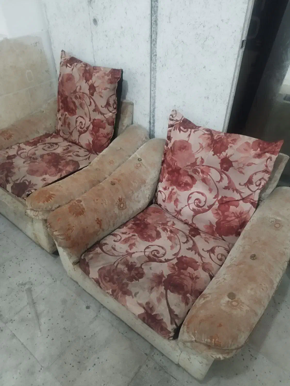 تخت سنتی. چهار دست مبل تک نفره. یک مبل دو نفره|مبلمان خانگی و میز عسلی|شیراز, سعدیه جنوبی|دیوار