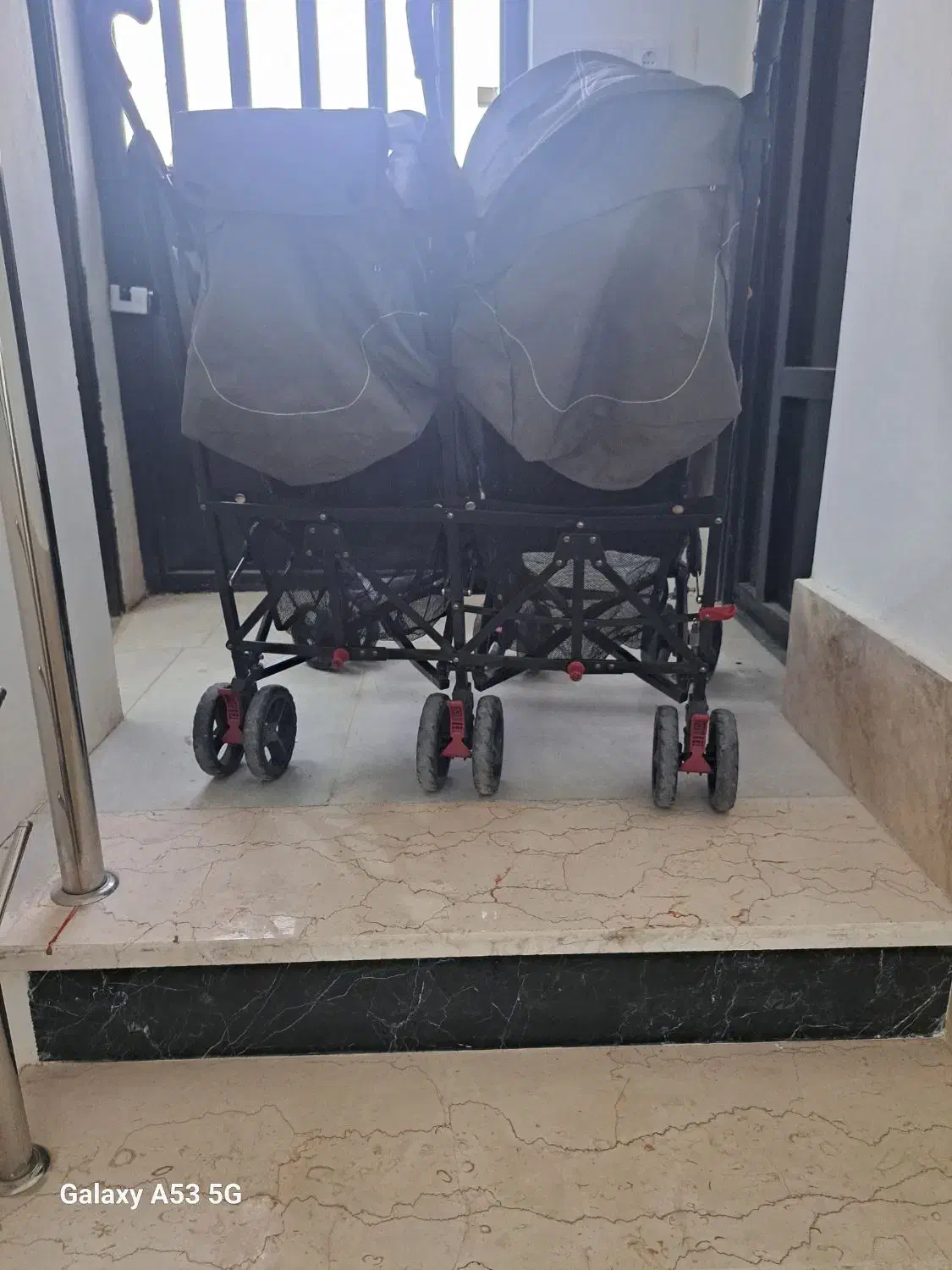 کالسکه دوقلو|کالسکه و لوازم جانبی|شیراز, ریشمک|دیوار