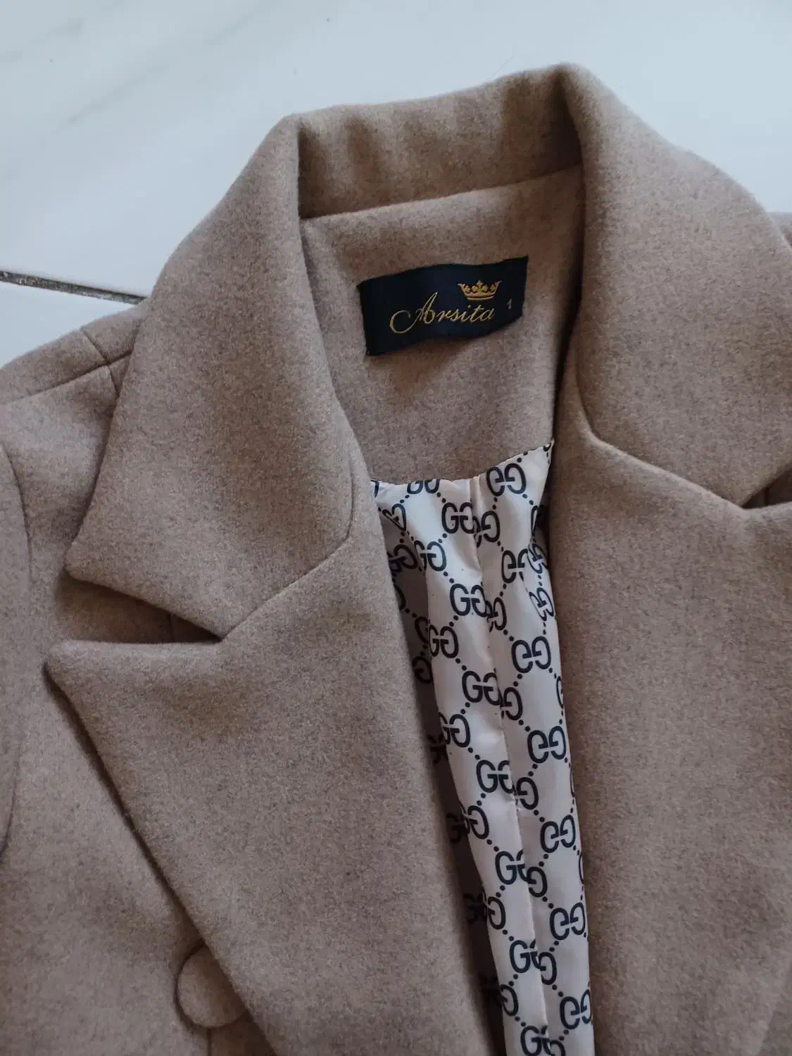 پالتو|لباس|ری, شهرک نظامی|دیوار