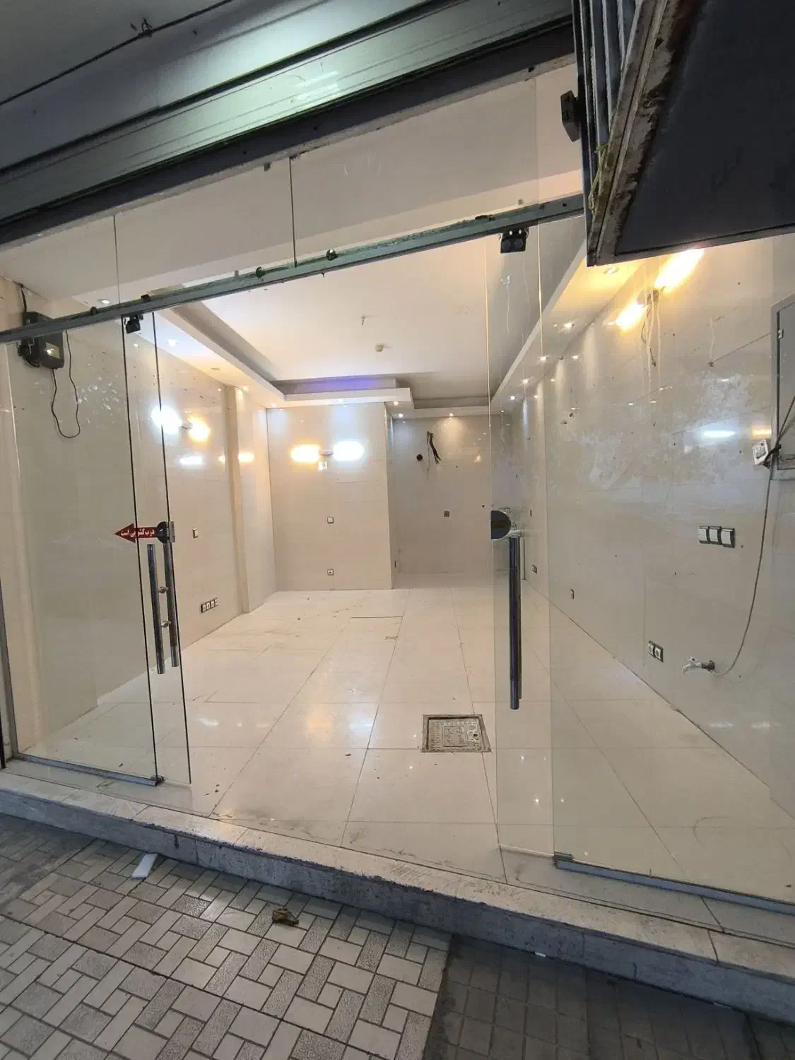 اجاره/مغازه/عارف جنوبی/خوش جا|اجارهٔ مغازه و غرفه|اصفهان, بهارستان (مخابرات)|دیوار