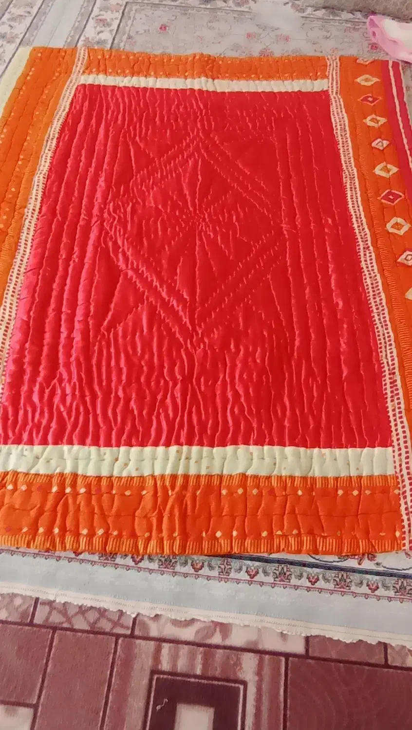 لحاف|رختخواب، بالش، پتو|نقده, |دیوار