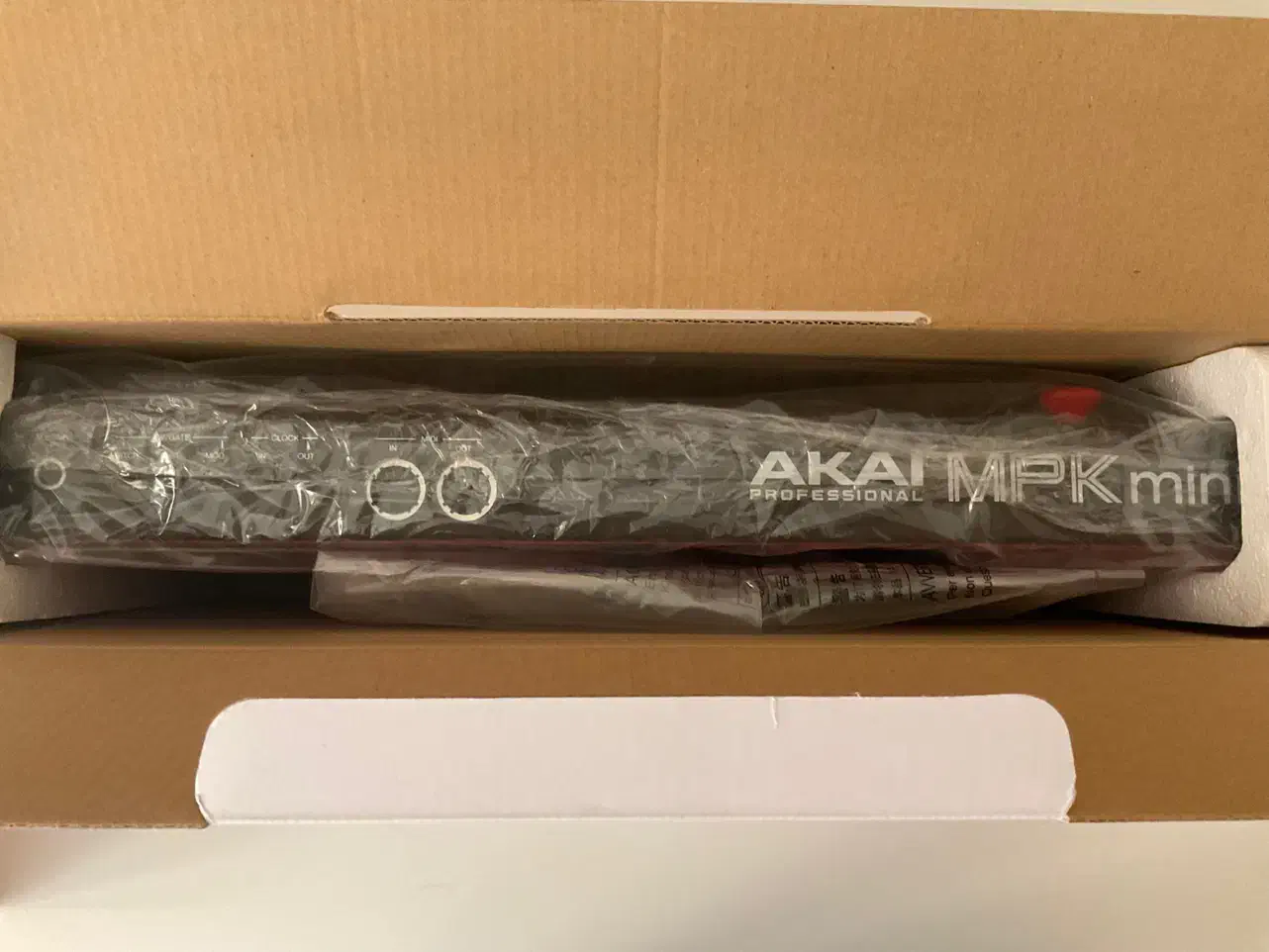 AKAI MPK mini plus میدی کنترلر|پیانو، کیبورد، آکاردئون|تهران, دانشگاه شریف|دیوار