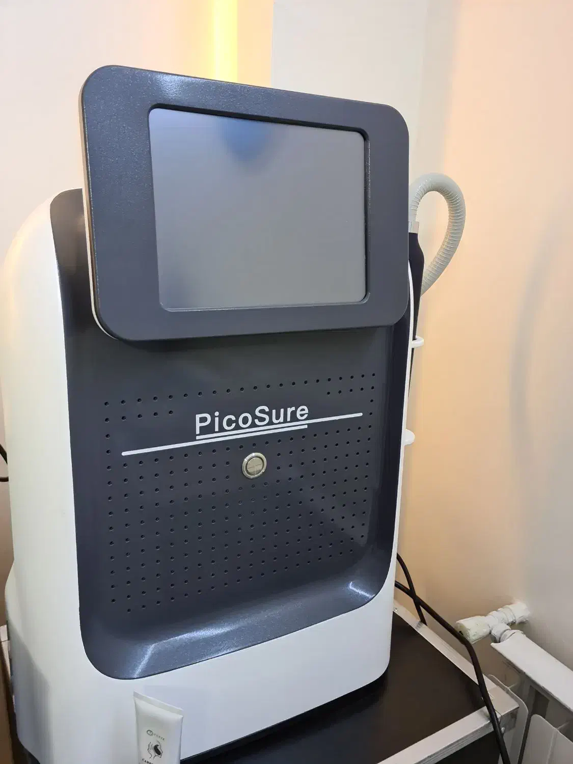 پاک کردن تتو با دستگاه کیوسوئیچ|خدمات آرایشگری و زیبایی|کرج, برغان|دیوار