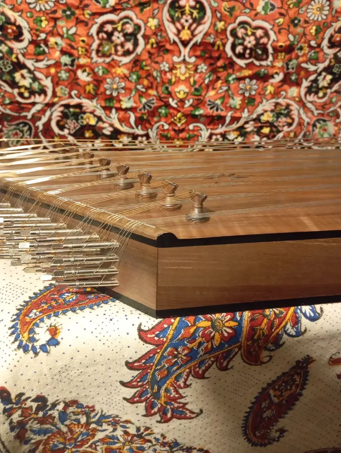 سنتور دو مهر حمیدی راد|سازهای سنتی|شاهینشهر, شهرک گلدیس|دیوار