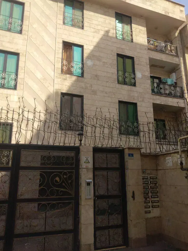 ۸۲متر اپارتمان خوش نقشه ط اول.ولیعصر کوچه باغ|فروش آپارتمان|تهران, منیریه|دیوار