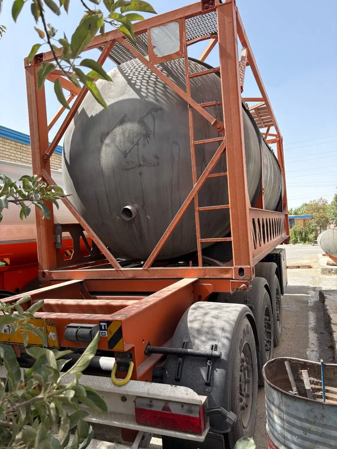 تیغه تریلر (نیمه یدک کانتینر بر) مارال سه محوره|خودرو سنگین|کبودرآهنگ, |دیوار