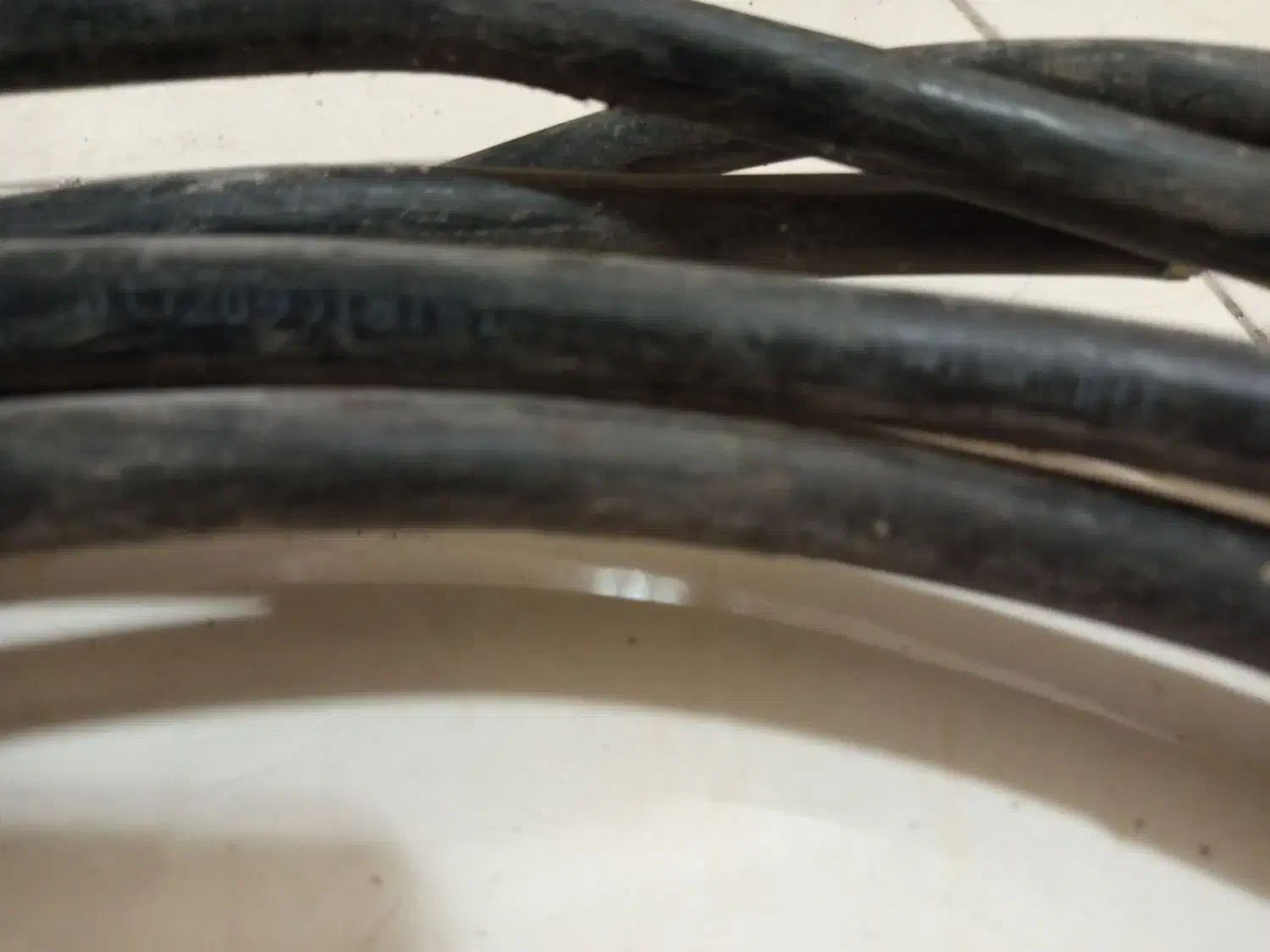 کابل ۴ در ۱۶ قوی ۱۰ متر|سایر لوازم برقی|رشت, امین الضرب|دیوار