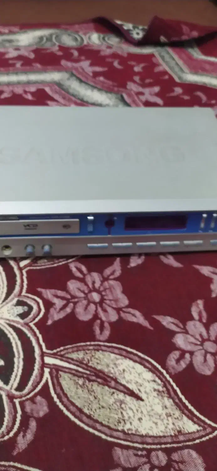 سیدی ودیویدی قدیمی. هر کی خواست در خدمتم|پخش‌کننده DVD و ویدیو|خرم‌آباد, |دیوار