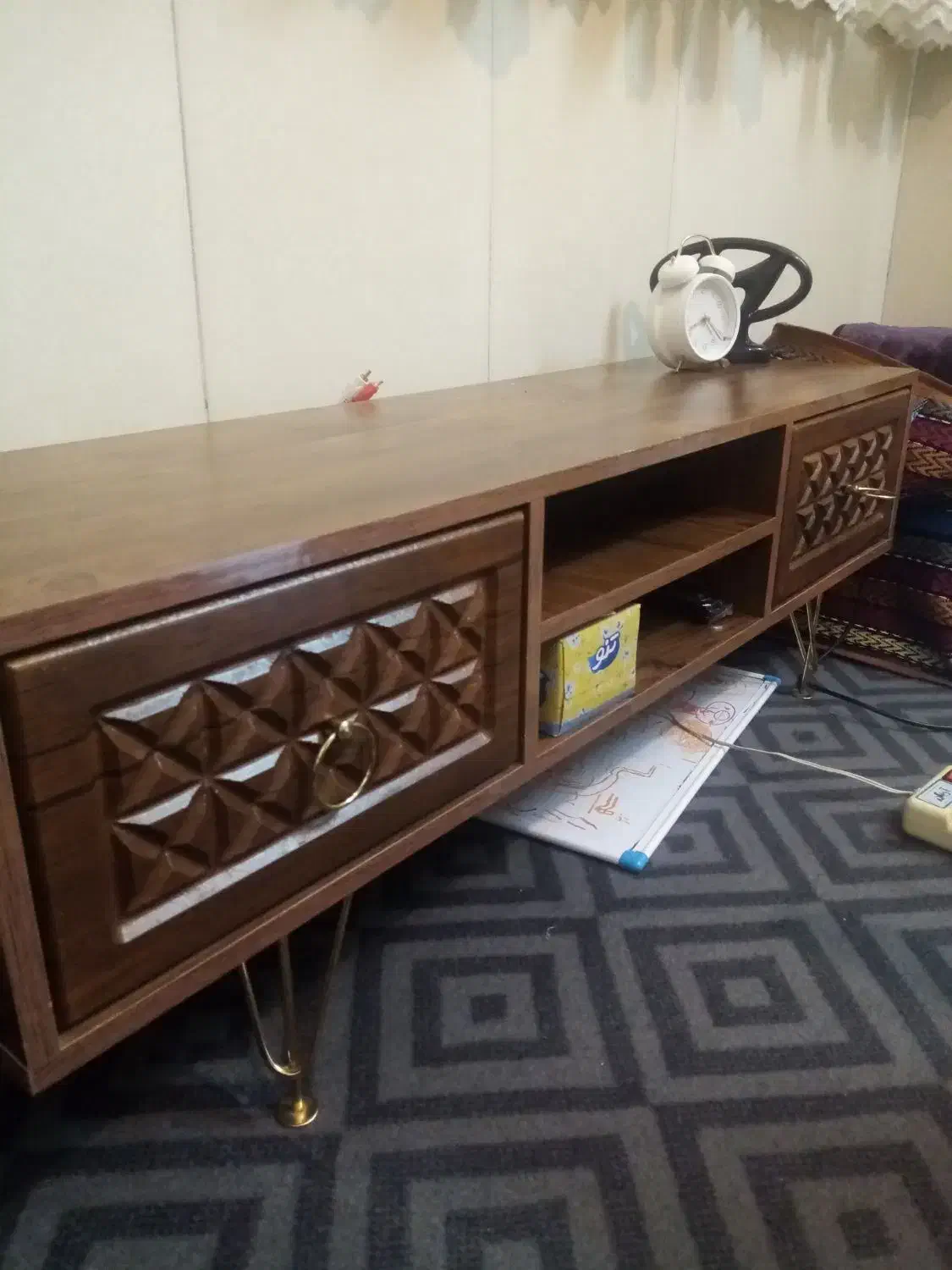 تلوزیون ومیز تلویزیون|تلویزیون و پروژکتور|قم, شاه ابراهیم|دیوار