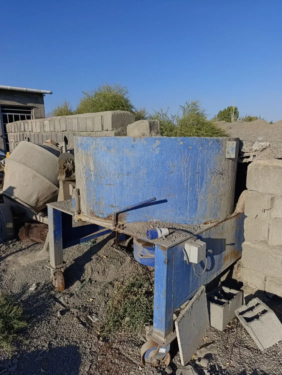 دستگاه بلوک زنی کادونا و میکسر|مصالح و تجهیزات ساختمان|شبستر, |دیوار