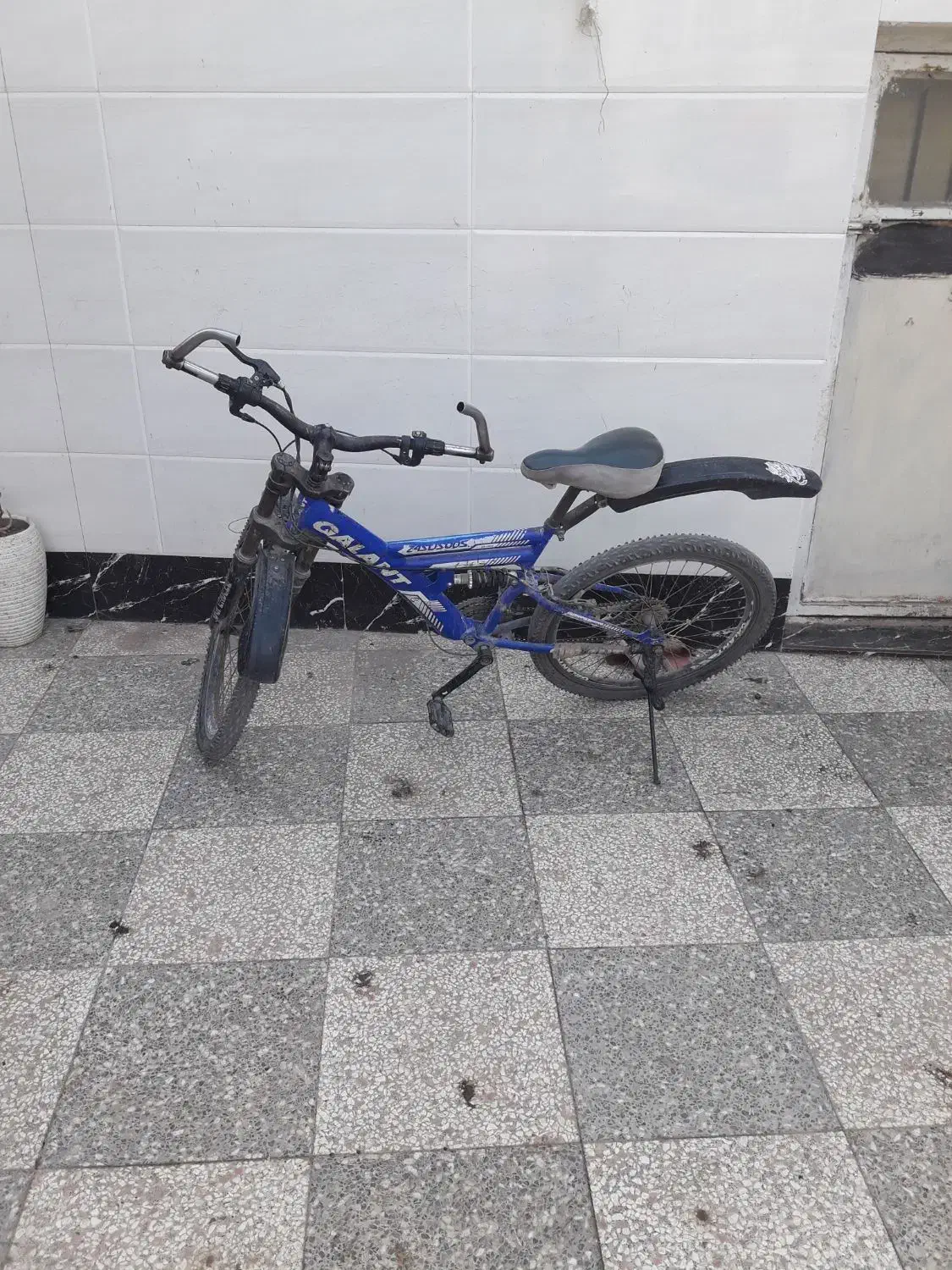 دوچرخه|دوچرخه، اسکیت، اسکوتر|تربت جام, میان جام|دیوار