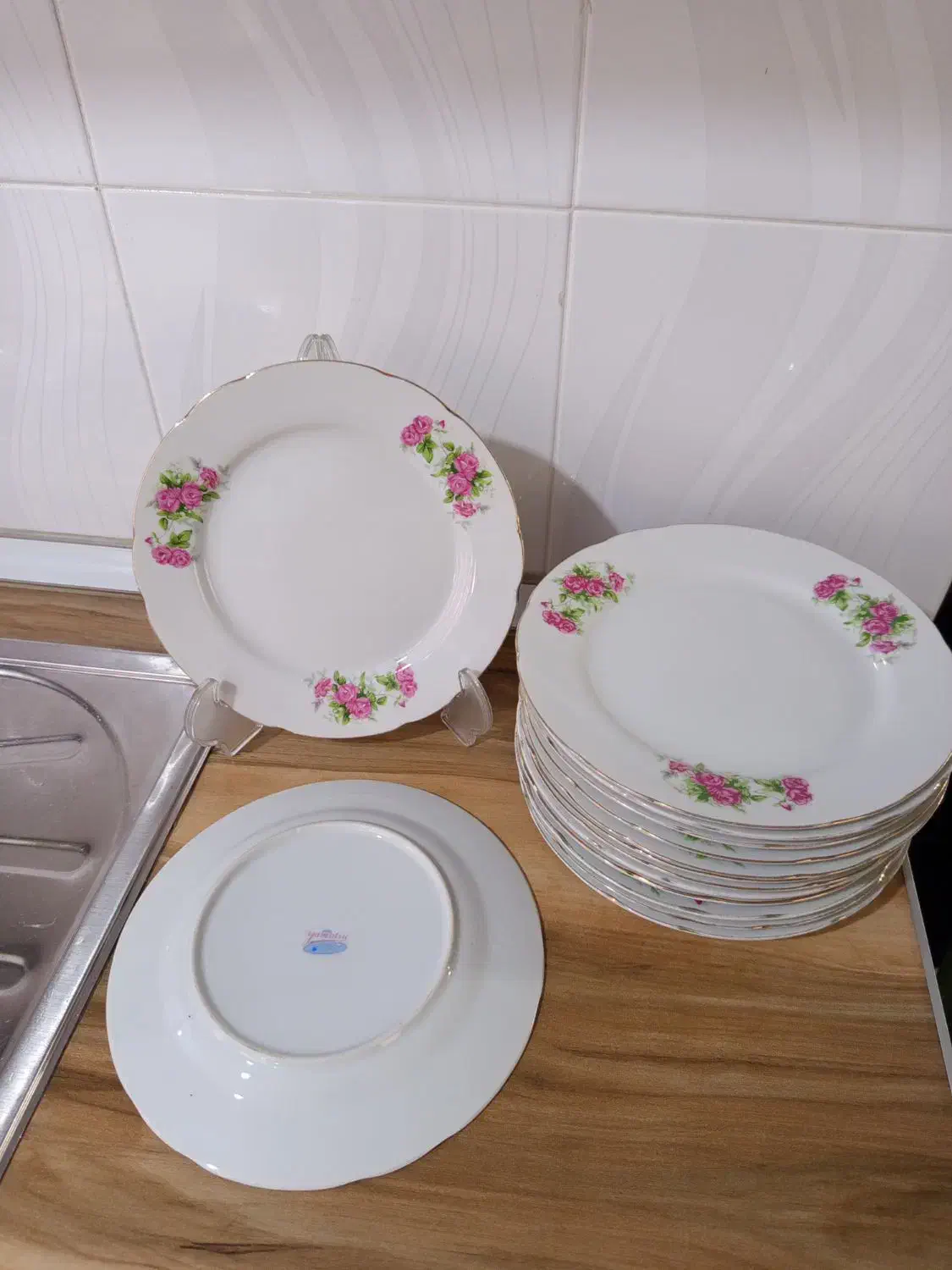 ظرف گل سرخی|ظروف سرو و پذیرایی|رباط‌کریم, مسکن مهر آبشناسان|دیوار