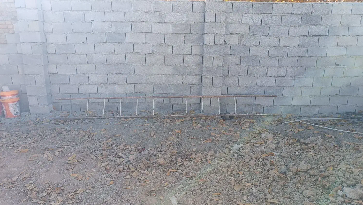 نردبان آهنی محکم به طول۴/۵ متر|ابزارآلات|نهاوند, |دیوار