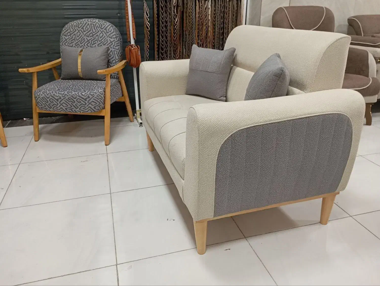 مبل راحتی نائینی|مبلمان خانگی و میز عسلی|نائین, |دیوار