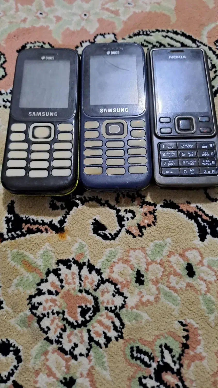 موبایل فروشی با کارتن ساده|موبایل|بومهن, |دیوار