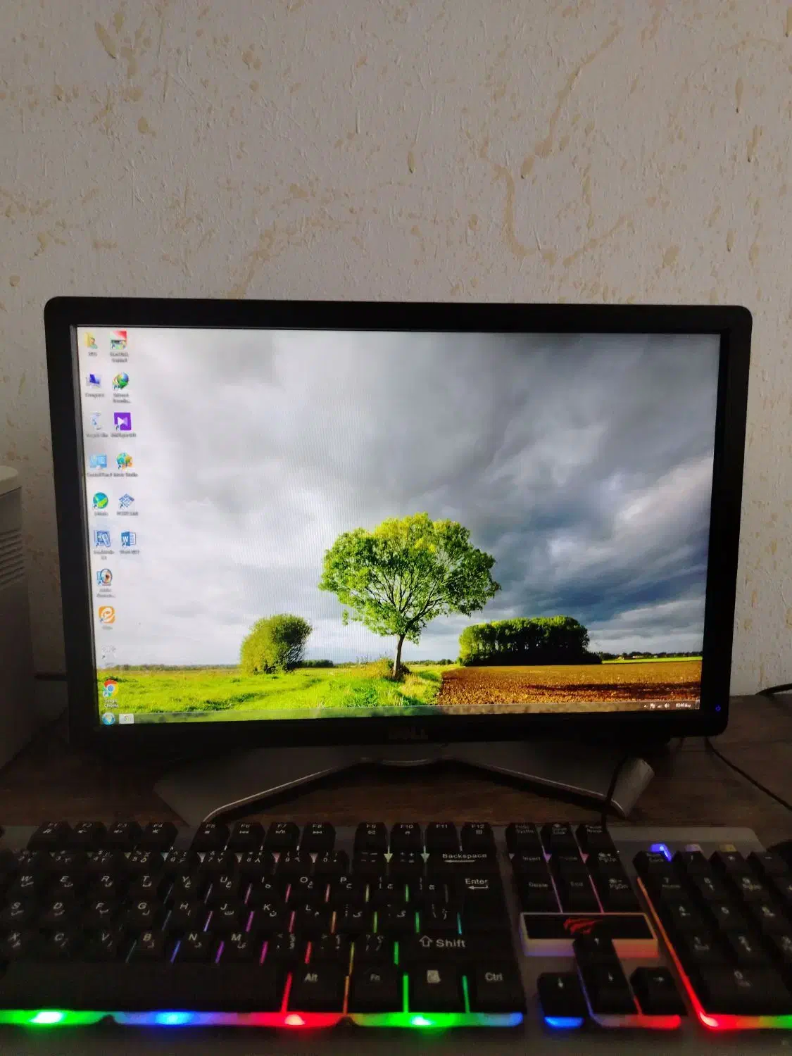 مانیتورLed  Dell 19|قطعات و لوازم جانبی رایانه|رباط‌کریم, شهرک والفجر|دیوار