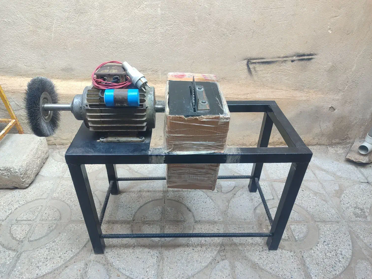 مقداری وسایل|ابزارآلات|بروجرد, |دیوار