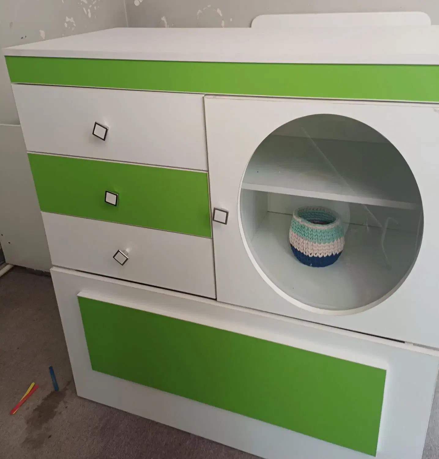 تخت وگهواره کودک ونوجوان .وتشک که کاملا نوهستش|تخت و صندلی بچه|شاهینشهر, نظامی|دیوار