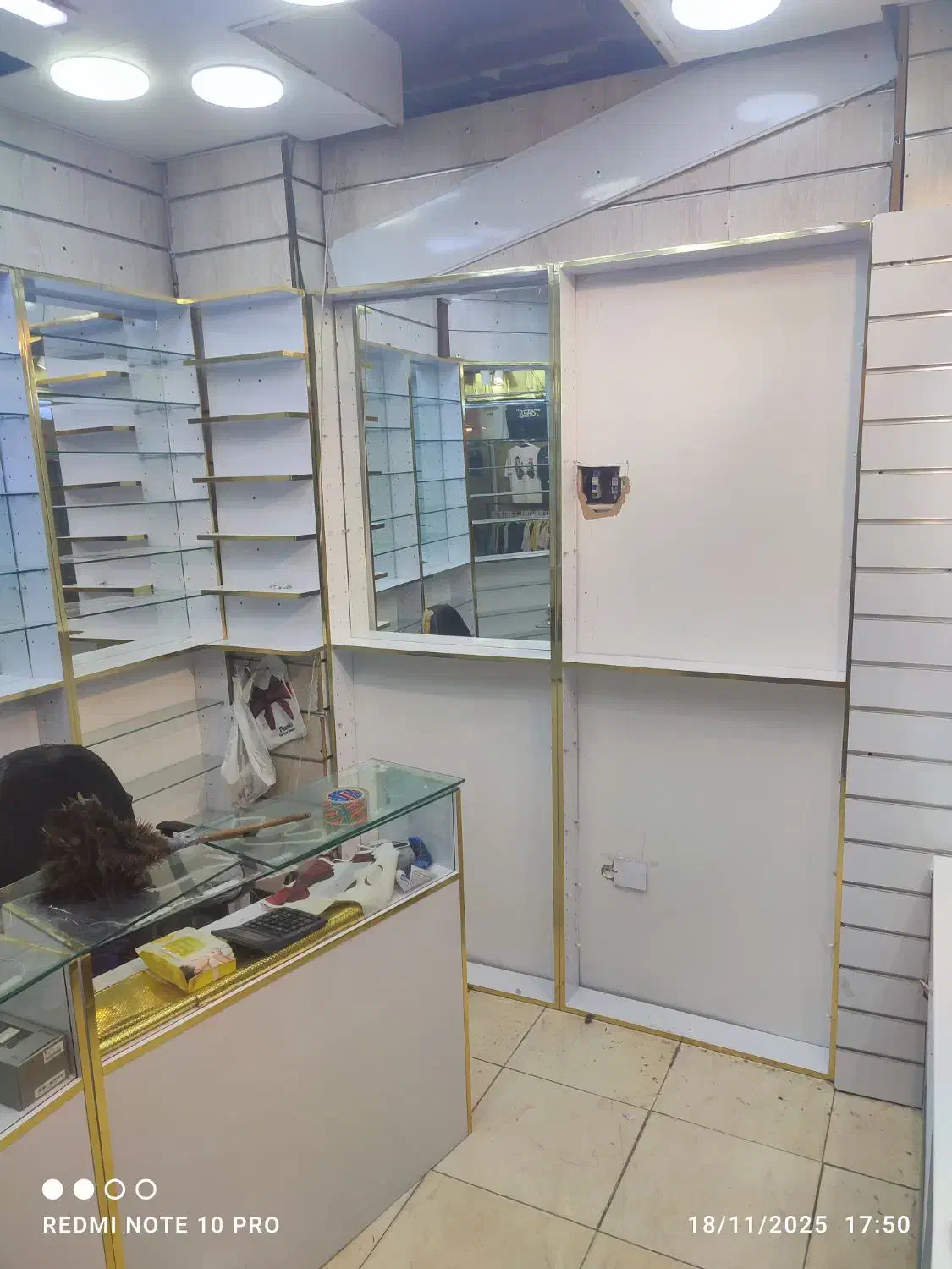 دکور مغازه زیر خرید طلایی هفت عدد قفسه|فروشگاه و مغازه|قشم, |دیوار