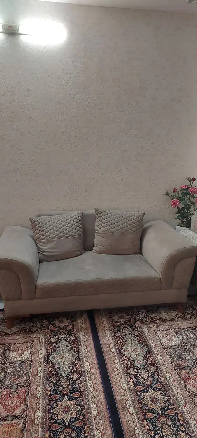 مبلمان راحتی ۲ ست کامل|مبلمان خانگی و میز عسلی|قم, انسجام|دیوار