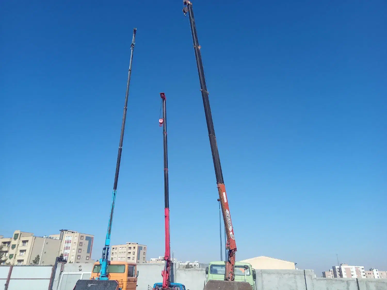 خدمات جرثقیل ولیفتراک|خدمات حمل و نقل|فولادشهر, سایت صنعتی کاوه|دیوار