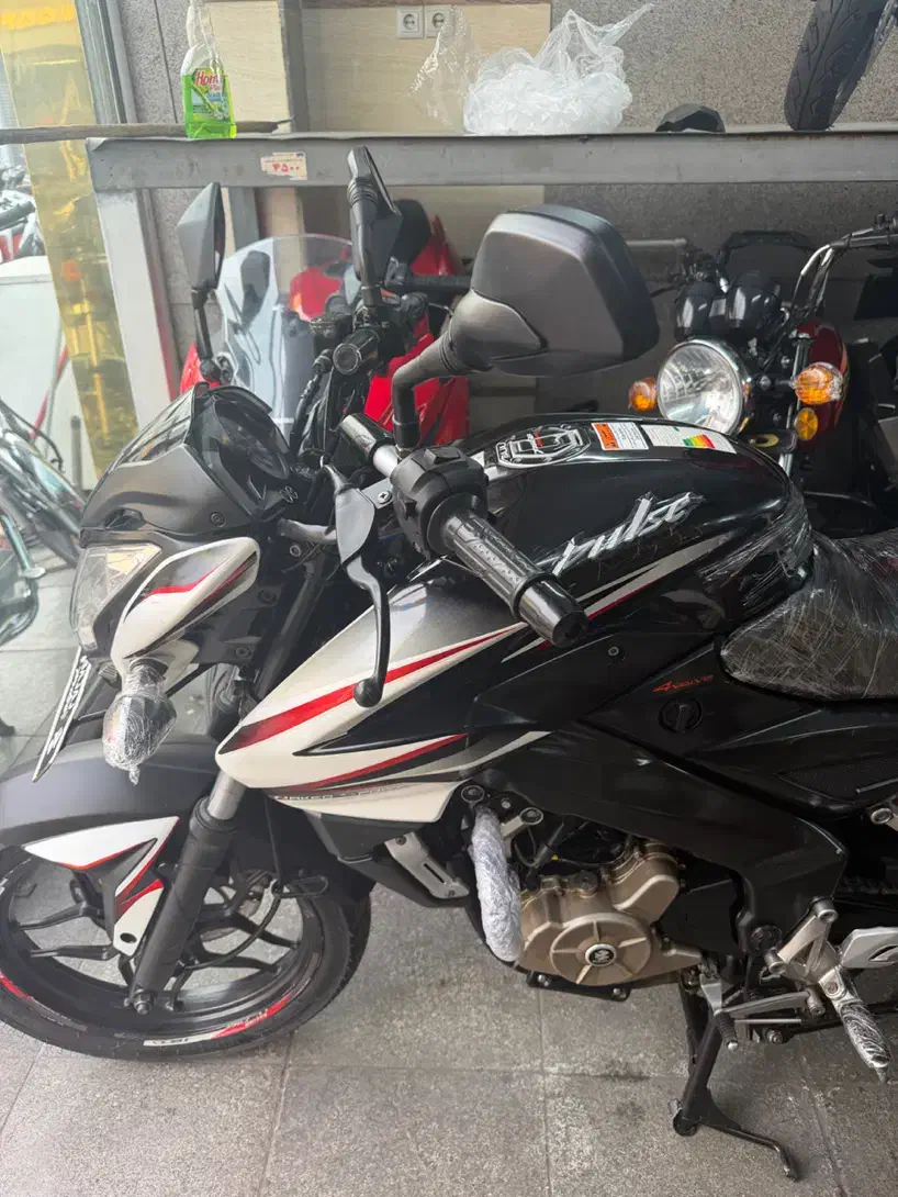 پالس ان اس ۲۰۰ مشکی مدل ۱۳۹۳  NS200|موتورسیکلت|تهران, گمرک|دیوار