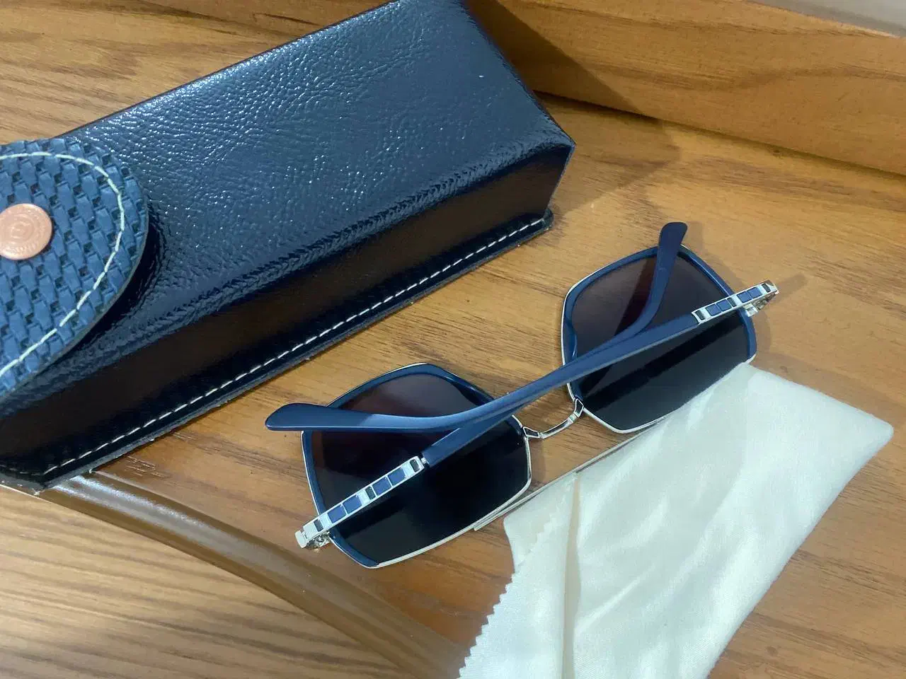 عینک آفتابی کاملا نو|زیورآلات و اکسسوری|اردبیل, |دیوار